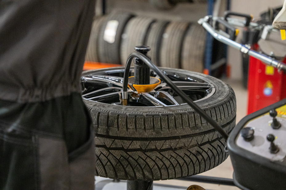 Réparation : remontage et rééquilibrage pneu par Renov Jantes